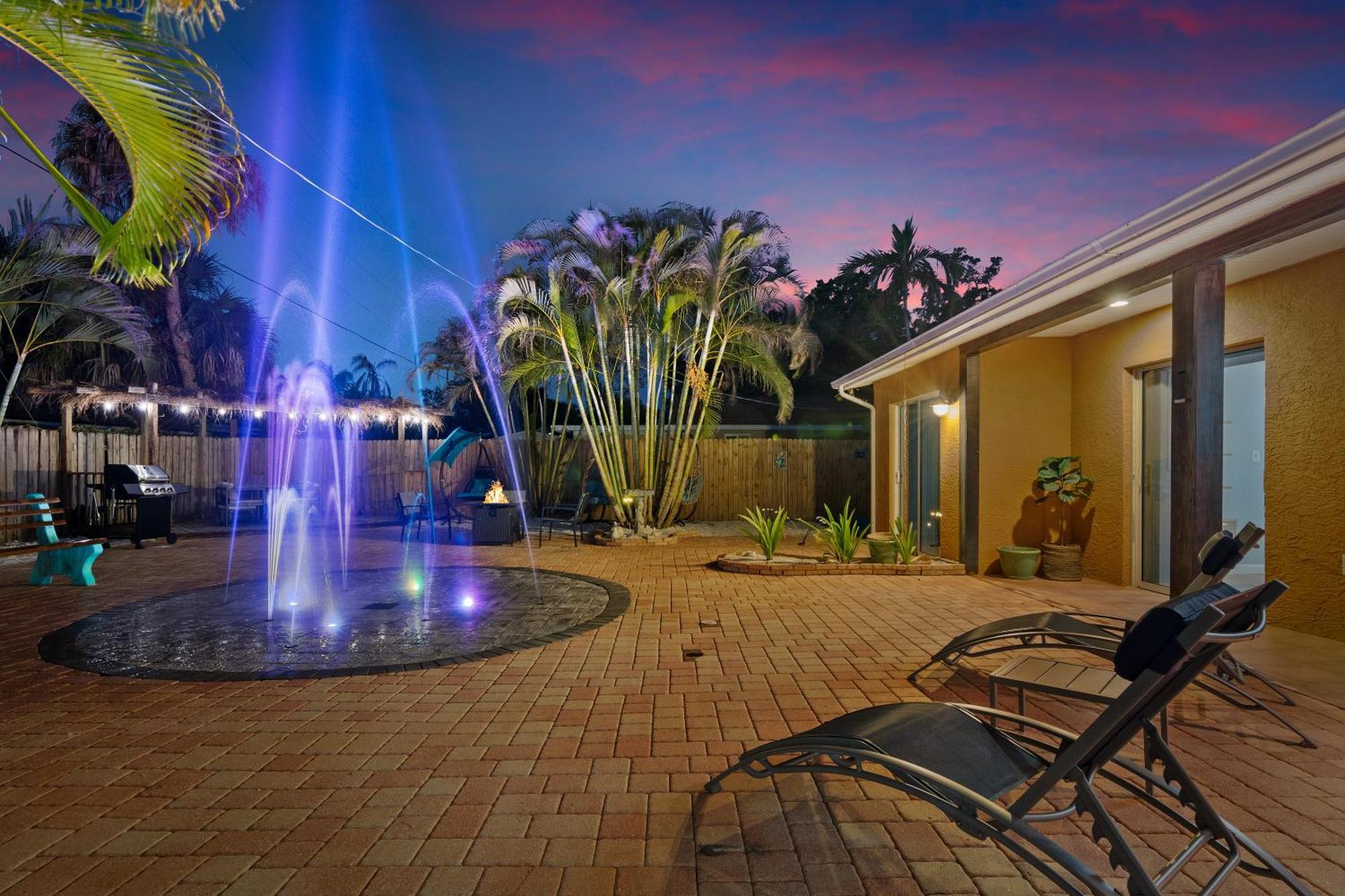 Coastal Villa W Amazing Courtyard - Splash Pad! Sarasota Exterior photo